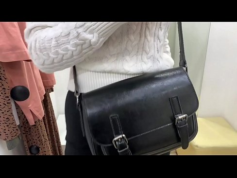 ❤️ Јавна мастурбација на младата кучка FeralBerry со дилдо во фитинг просторијата ❤️❌ Порно vk кај нас